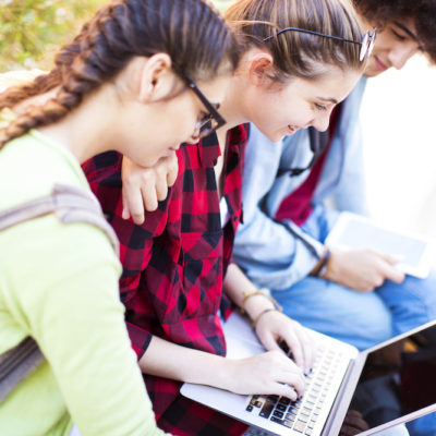 Come VESTIRSI per andare a SCUOLA: gli outfit x tutte le forme del corpo