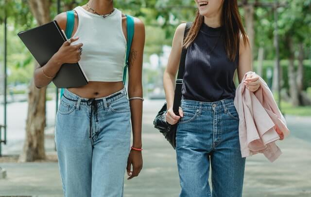 gli outfit e gli accessori per l università